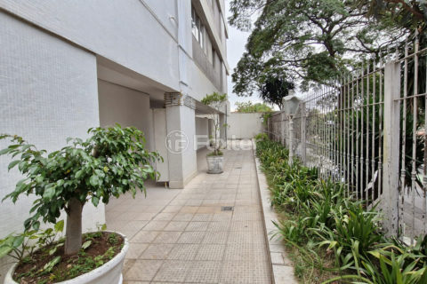 Image 32 - 1032444
