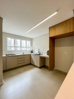 Image 10 - 1032554