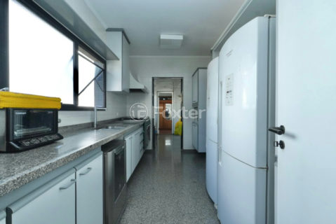 Image 8 - 1032581