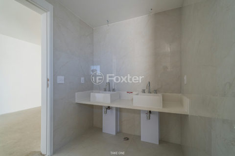 Image 47 - 1032675