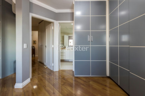 Image 37 - 1032857