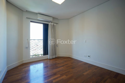 Image 38 - 1032879
