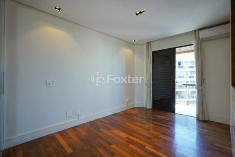 Image 29 - 1032879
