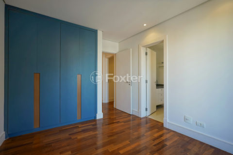 Image 39 - 1032879