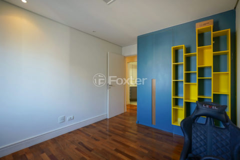 Image 37 - 1032879