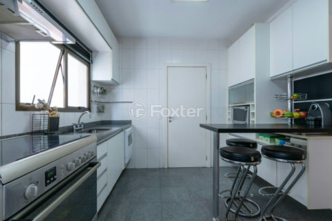 Image 34 - 1032882
