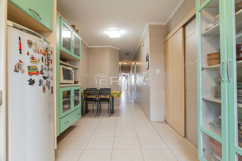Image 49 - 1032900