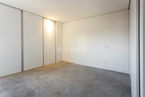 Image 32 - 1032904
