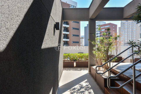 Image 21 - 1032933