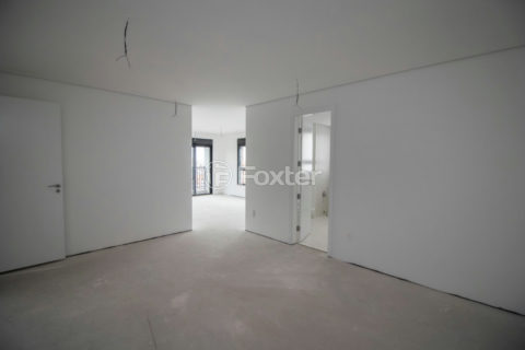 Image 7 - 1032945