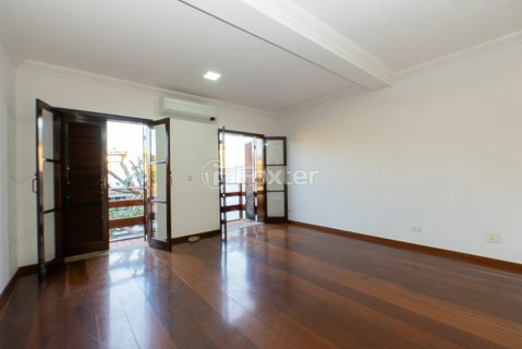 Image 37 - 1032956