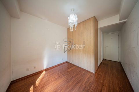 Image 37 - 1033059