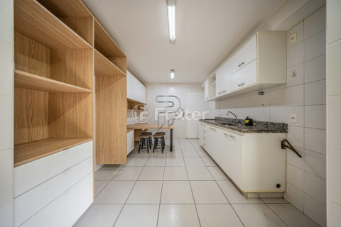 Image 46 - 1033059