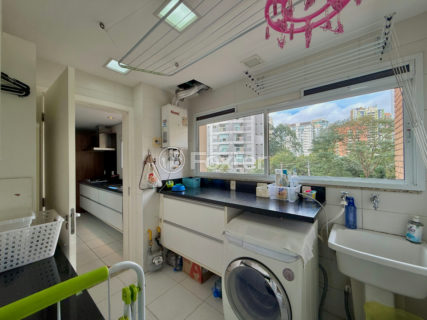 Image 31 - 1033075