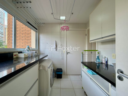 Image 30 - 1033075