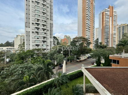Image 24 - 1033075