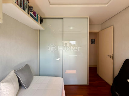 Image 52 - 1033075