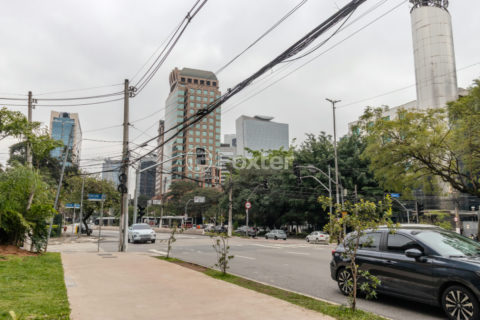 Image 6 - 1033078