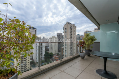 Image 12 - 1033079