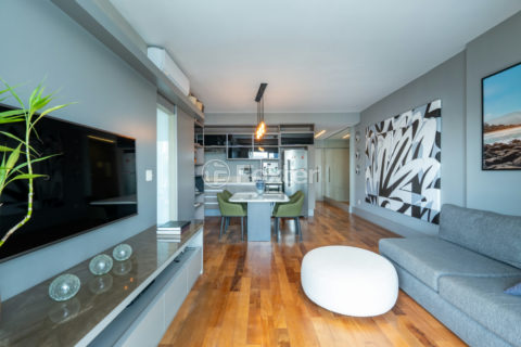 Image 4 - 1033079