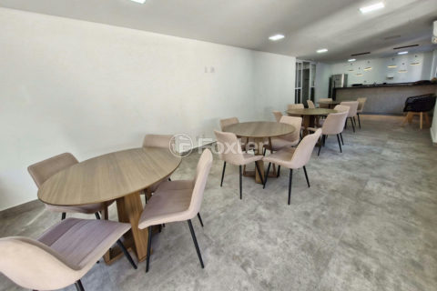 Image 30 - 1033082