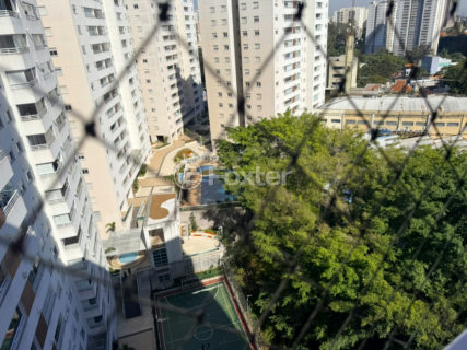 Image 10 - 1033087