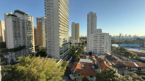 Image 11 - 1033091