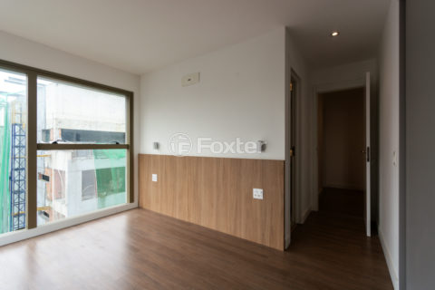 Image 20 - 1033107
