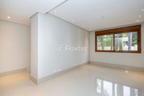 Image 30 - 1033117