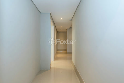 Image 32 - 1033117