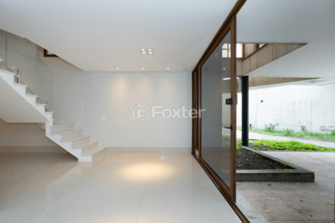 Image 9 - 1033117