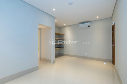 Image 23 - 1033117