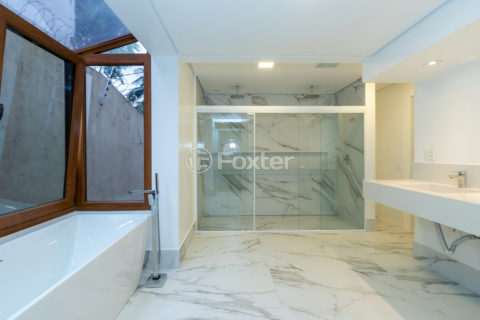 Image 35 - 1033117