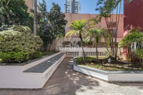Image 40 - 1033158