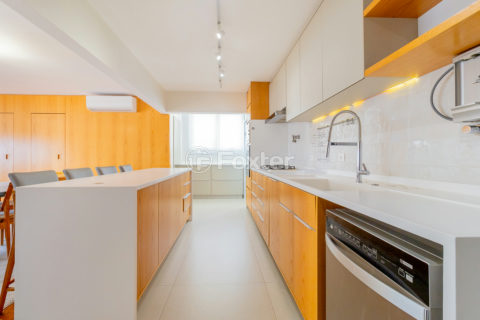 Image 7 - 1033185