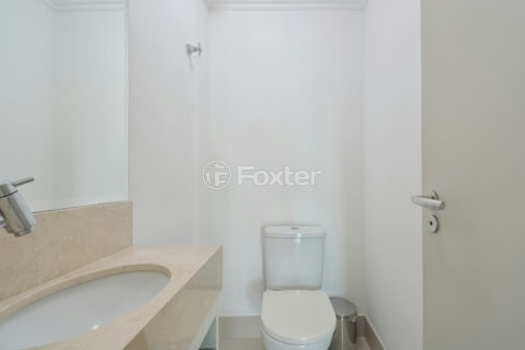 Image 15 - 1033212
