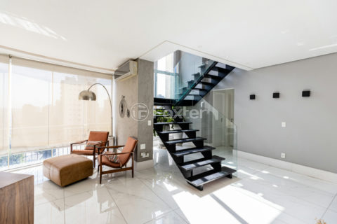 Image 9 - 1033275