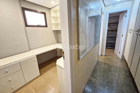 Image 52 - 1033302