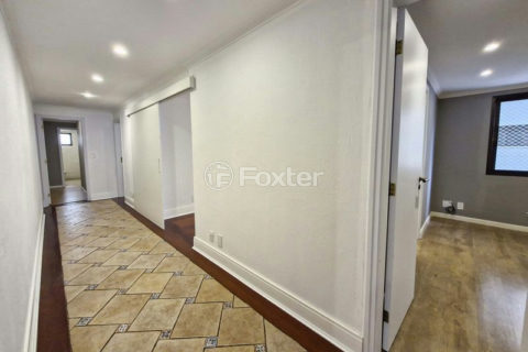 Image 20 - 1033302