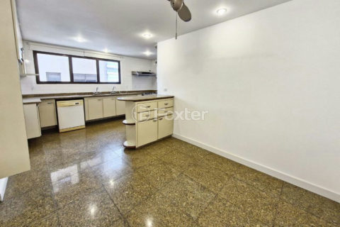Image 44 - 1033302