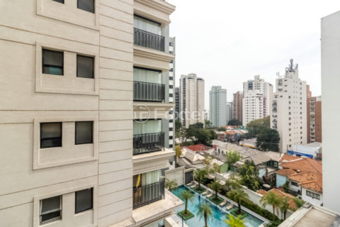 Image 22 - 1033305