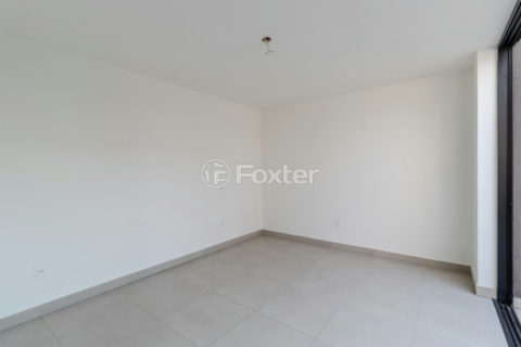 Image 22 - 1033316