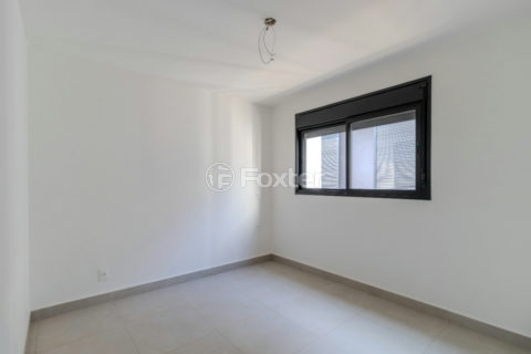 Image 18 - 1033316