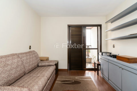 Image 20 - 1033330