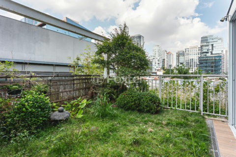 Image 11 - 1033331