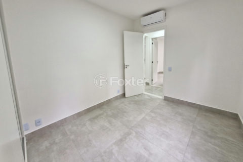Image 23 - 1033341
