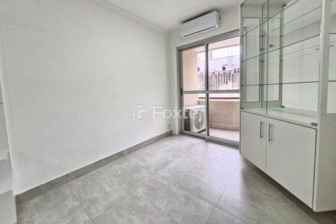 Image 11 - 1033341