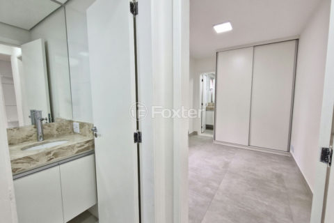 Image 21 - 1033341