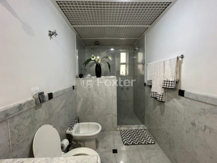Image 38 - 1033351
