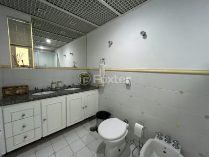 Image 21 - 1033351